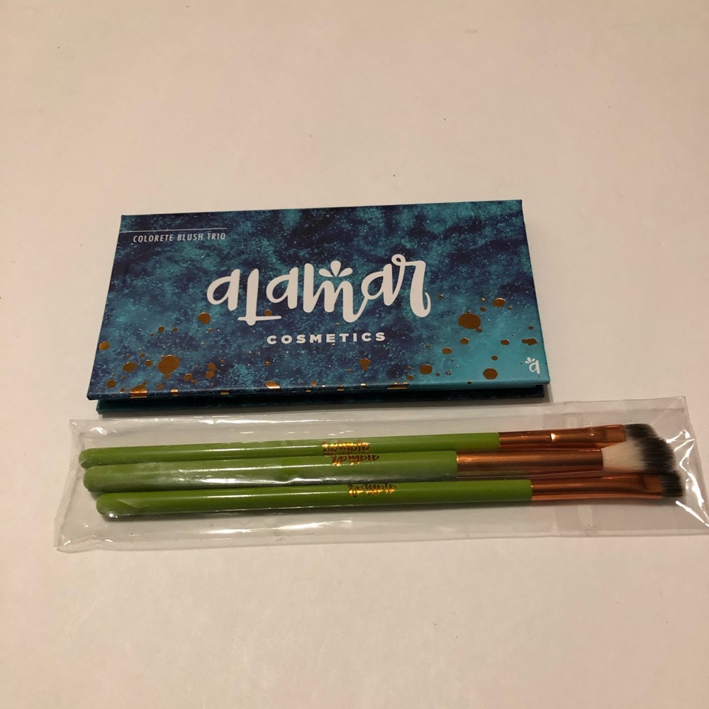 Alamar blush palette and brushes